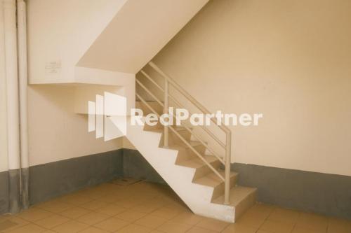 Esterno, Pits Hotel Mitra RedDoorz near Atom Mall near Taman Hiburan Rakyat (THR)