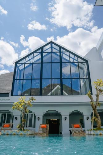 Swimming pool, MAHALAYA The Legacy Hotel near Mangkunegaran Palace