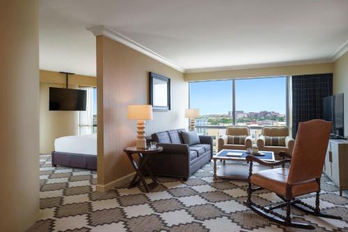 383580742 Omni Fort Worth Hotel