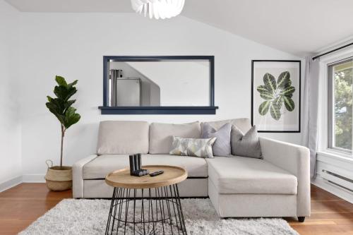 Newly Furnished and Freshly Painted 2 Bdr Suite 6 Guests total Centrally Located near Metrotown in Burnaby, Canada