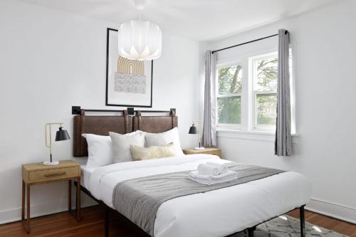 Newly Furnished and Freshly Painted 2 Bdr Suite 6 Guests total Centrally Located near Metrotown in Burnaby, Canada