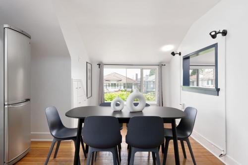 Newly Furnished and Freshly Painted 2 Bdr Suite 6 Guests total Centrally Located near Metrotown in Burnaby, Canada