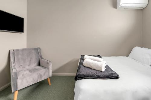Illinois Hotel - image 11