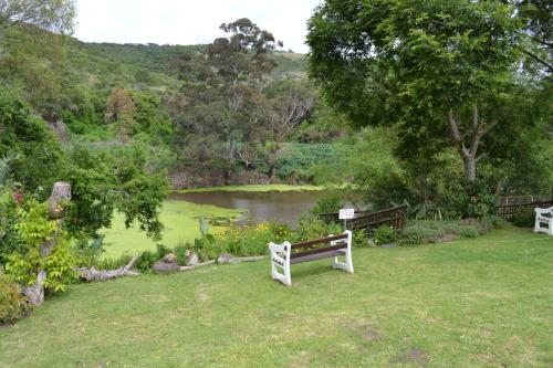 Deluxe Double Room with Garden View image 5
