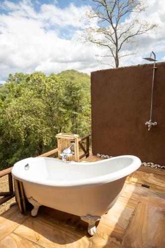 Baño, Sable Mountain Lodge, A Tent with a View Safaris in Morogoro