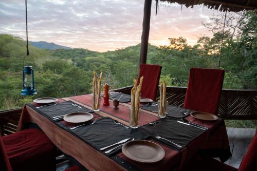 Vista exterior, Sable Mountain Lodge, A Tent with a View Safaris in Morogoro