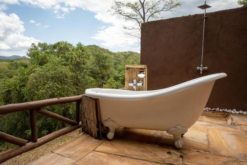 Baño, Sable Mountain Lodge, A Tent with a View Safaris in Morogoro