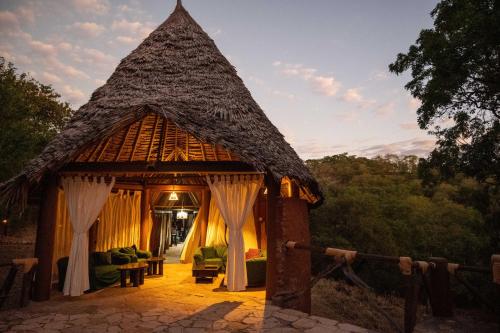 B&B Kisaki - Sable Mountain Lodge, A Tent with a View Safaris - Bed and Breakfast Kisaki