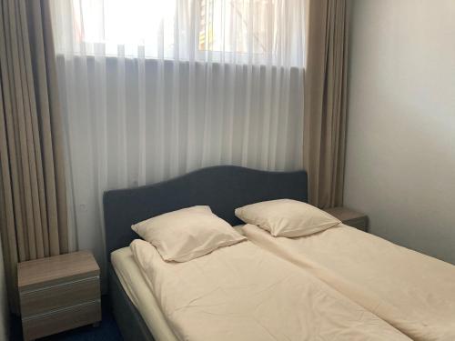 1 king bed, 2 sofa beds