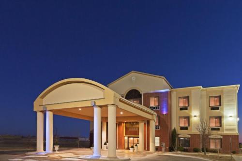 Holiday Inn Express Hotel & Suites Plainview an IHG Hotel