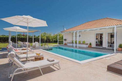 Madini Luxury villa with private heated pool - Accommodation - Vanáton