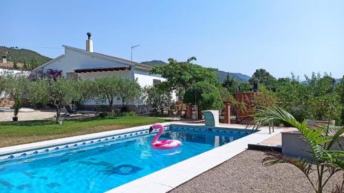 Bonita casa con barbacoa piscina y gran jardin in Rodonya