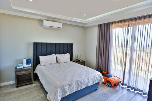 Chaval Cave, 5 Bedroom 6 bathroom in Zululami Coastal Estate, Sheffield Beach (foto 2)
