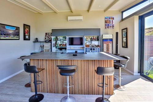 Chaval Cave, 5 Bedroom 6 bathroom in Zululami Coastal Estate, Sheffield Beach (foto 7)