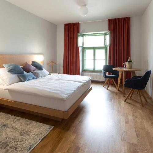 1 queen bed