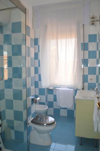 ห้องน้ำ, Albergo Torvaianica in โปเมเซีย