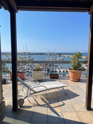 Attico con terrazza sul porticciolo turistico di Vibo Marina 3
