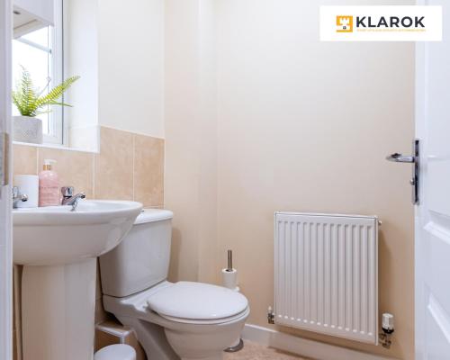 LONG STAYS 30pct OFF - Beautiful 3 Bed & Parking By Klarok Short Lets & Serviced Accommodation