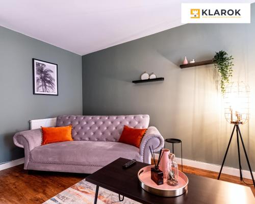 LONG STAYS 30pct OFF - Beautiful 3 Bed & Parking By Klarok Short Lets & Serviced Accommodation