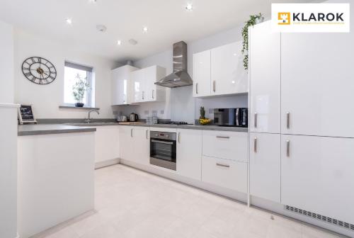 Picture of Large 2Bed Central Apartment Inc Free Parking By Klarok Accommodation Ltd