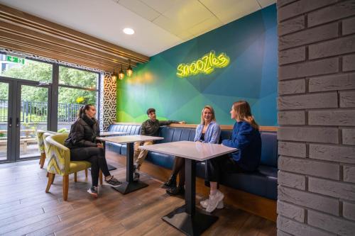 Instalaciones, Snoozles Galway City Centre in Galway