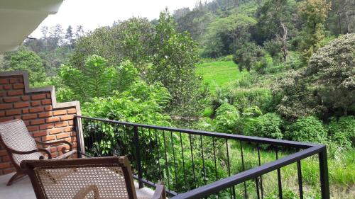 Ayubo Ella - Bed & Breakfast - Tap to explore photos