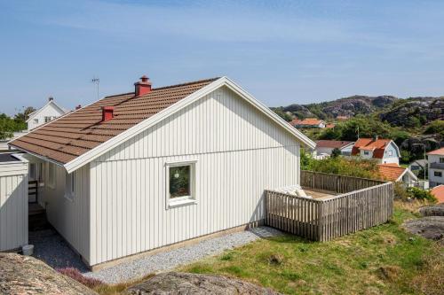 Family home near the ocean, with large patio & BBQ