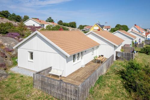 Family home near the ocean, with large patio & BBQ