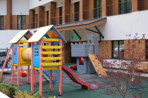 สนามเด็กเล่น, Abi Green Hotel Prevallë (Abi Green Hotel Prevalle) in ลูบิจเด