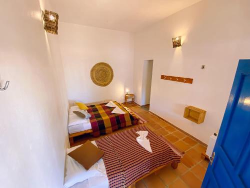 1 double bed, 1 twin bed