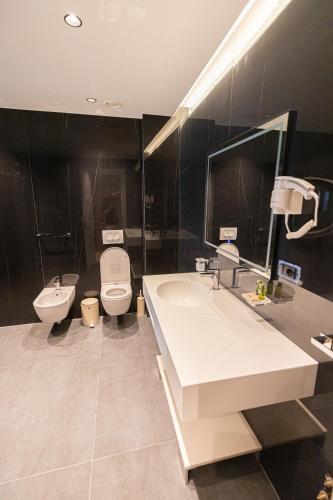 383660567 Esbjerg Hotel