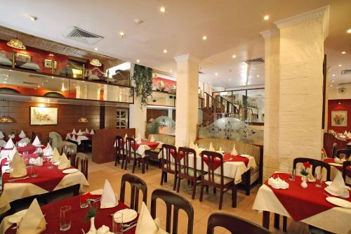 Restauracja, The Astor Hotel Kolkata in Kalkuta