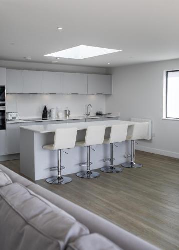 8 Challacombe - Luxury Apartment at Byron Woolacombe, only 4 minute walk to Woolacombe Beach!, Woolacombe (photo 7)