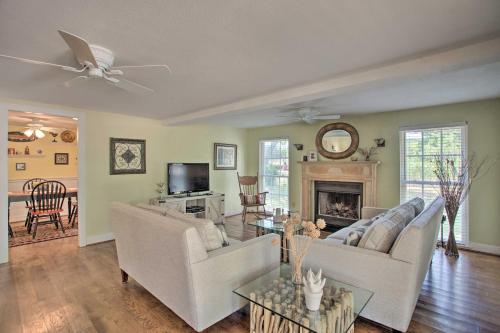 Lovely Pottsboro Home w/ Patio & Fire Pits! - Knollwood, TX