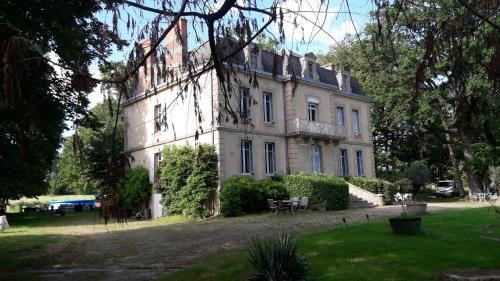 B&B Bourbon-l'Archambault - Chateau du Grand Lucay - Bed and Breakfast Bourbon-l'Archambault