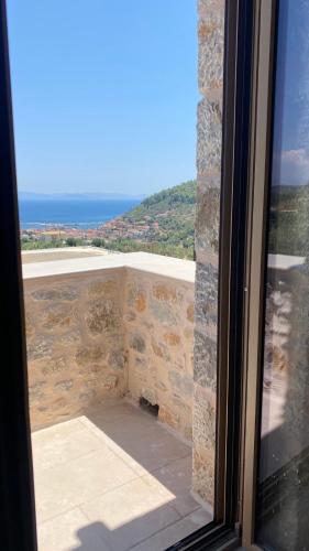 Mani Luxury Suites and Studios in Gytheio with Private Pools