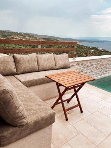 Mani Luxury Suites and Studios in Gytheio with Private Pools