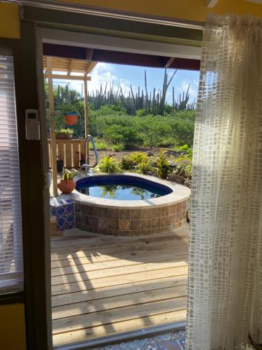 Cozy studio with private spa in Oranjestad