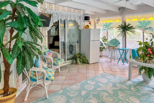 Pams Mermaid House with Riverfront Yard and Lanai! in Weeki Wachee, USA