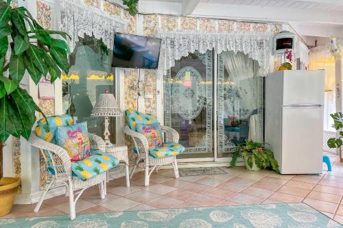 Pams Mermaid House with Riverfront Yard and Lanai! in Weeki Wachee, USA