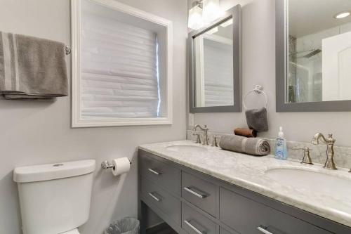 Picfair Village Modern Glam House in Los Angeles, USA