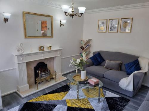 Modern & Elegant Home w/ Netflix and Parking, Leeds (Foto 10)