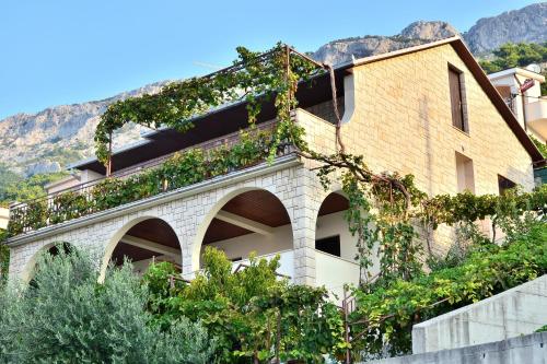  Apartments by the sea Pisak, Omis - 658 in Mimice