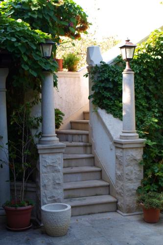 Holiday house with WiFi Postira Brac - 701 - image 3