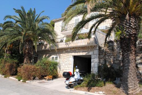  Apartments by the sea Milna, Brac - 733 in Milna