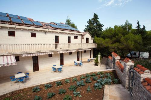  Apartments with a parking space Pucisca, Brac - 756 in Pučišća
