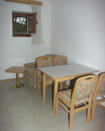 Apartments with a parking space Pucisca Brac - 756 - image 2