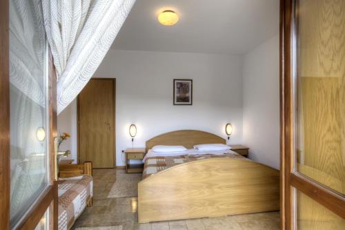 Apartments with a parking space Pucisca Brac - 756 - image 8