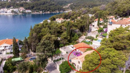 Apartments by the sea Sumartin, Brac - 758 – khách sạn tại Sumartin