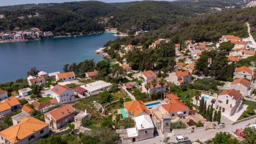 Apartments by the sea Sumartin, Brac - 764 in Sumartin